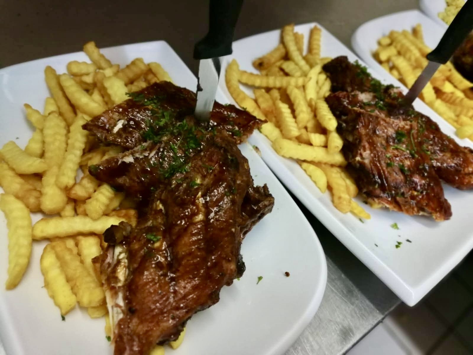 Rippchen mit Pommes